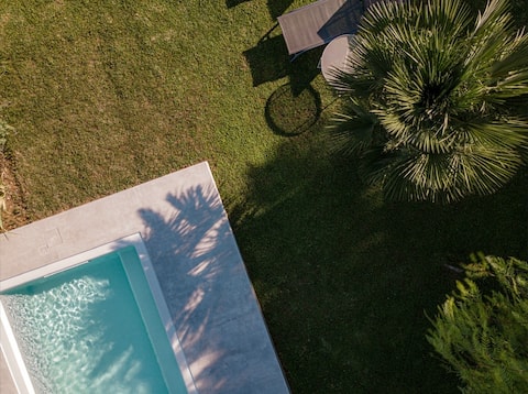 Samiro Villa: Private Heated pool & Hot tub & view
