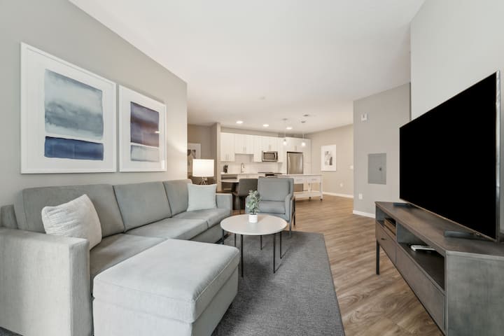 160 W. Tyler Street | Luxe 1 Bed | Rooftop & Pool - Tampa, FL