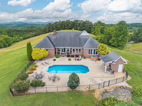 Luxury Getaway Home! Pool~HotTub~Sleeps18