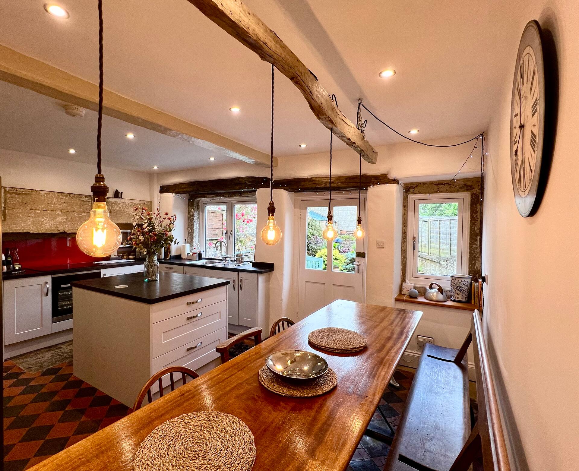 Beautifully Restored; Spacious Spring Cottage