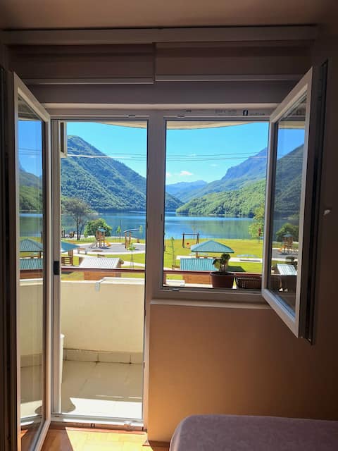 Apartment Lake story