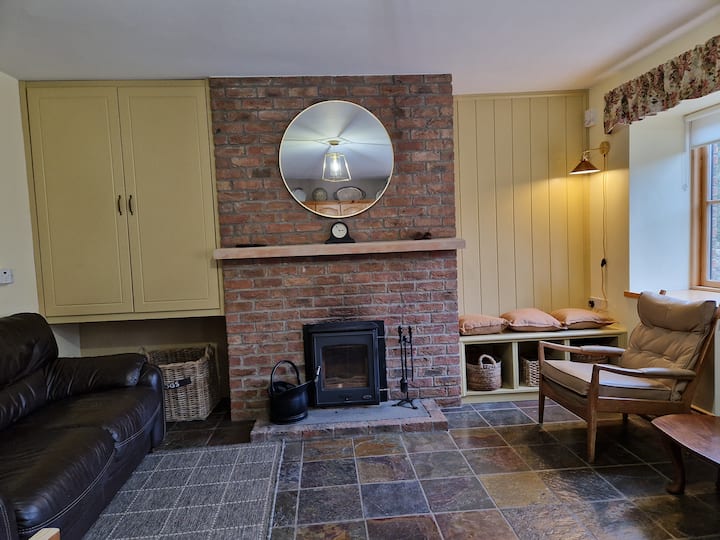 Cosy Three Bedroomed Cottage On Family Farm - New Ross