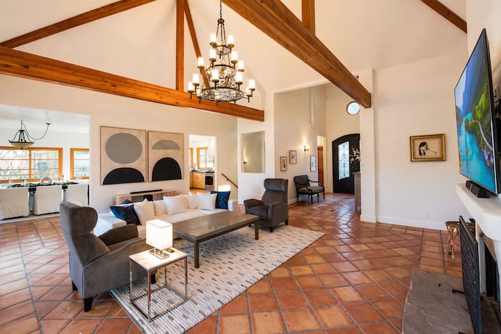 Entire Villa In Malibu_5-bedroom With Pool And Spa - Malibu, CA