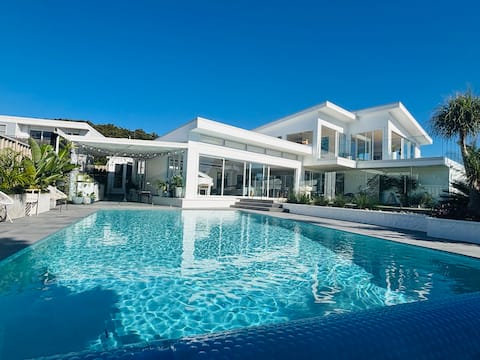 La Casa Bianca ~ 12 people availability upon enq