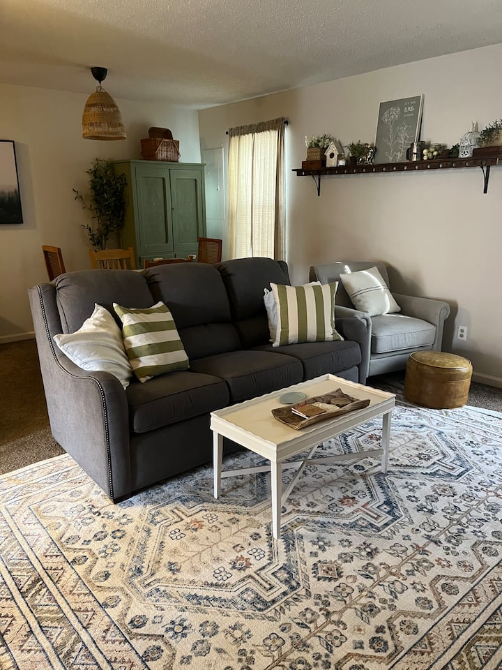 Cozy Townhome- Central Location - Virginia Beach, VA