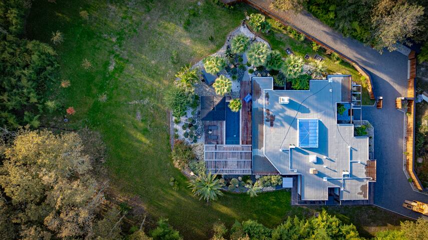 Villa with heated pool, hot tub & sauna gallery image 4