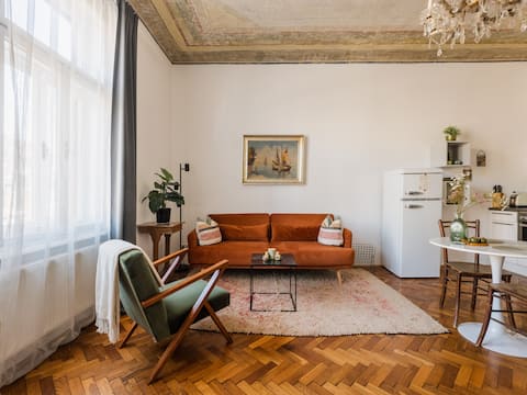 Beliebte Airbnb-Anzeige: City Center Boutique Apartment / Parking / View in Lend