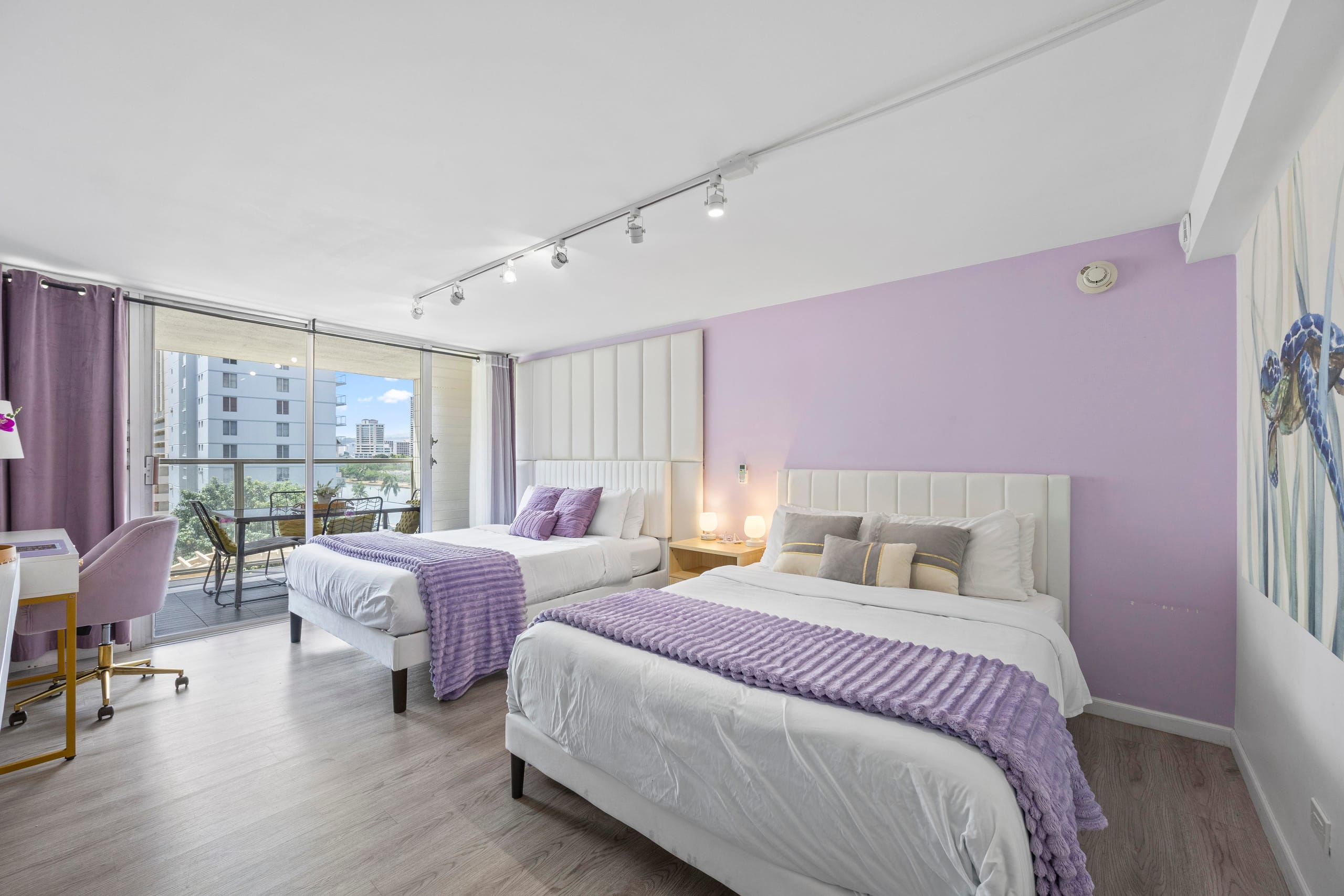 5 min Walk to Waikiki Beach - Stylish Studio! - Image 2