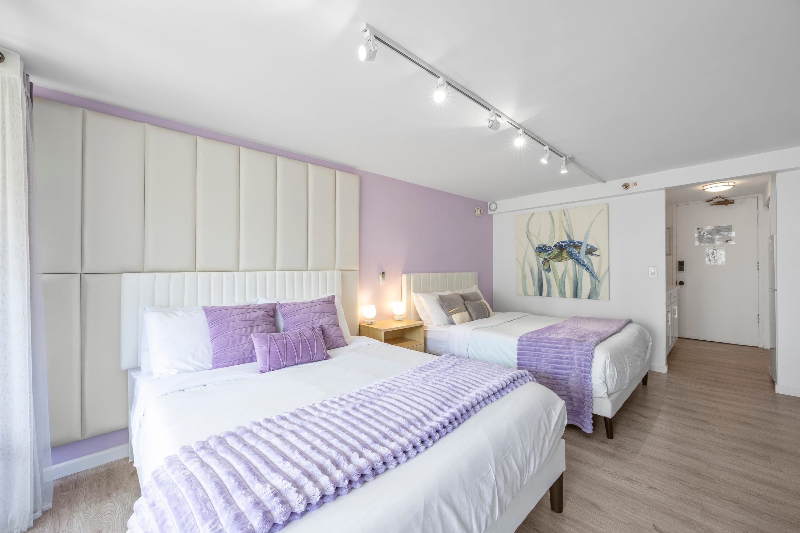 5 min Walk to Waikiki Beach - Stylish Studio! - Image 3