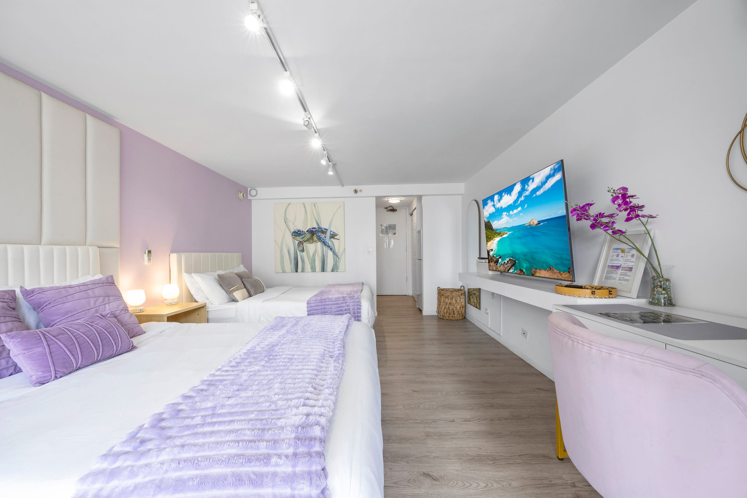 5 min Walk to Waikiki Beach - Stylish Studio! - Image 1