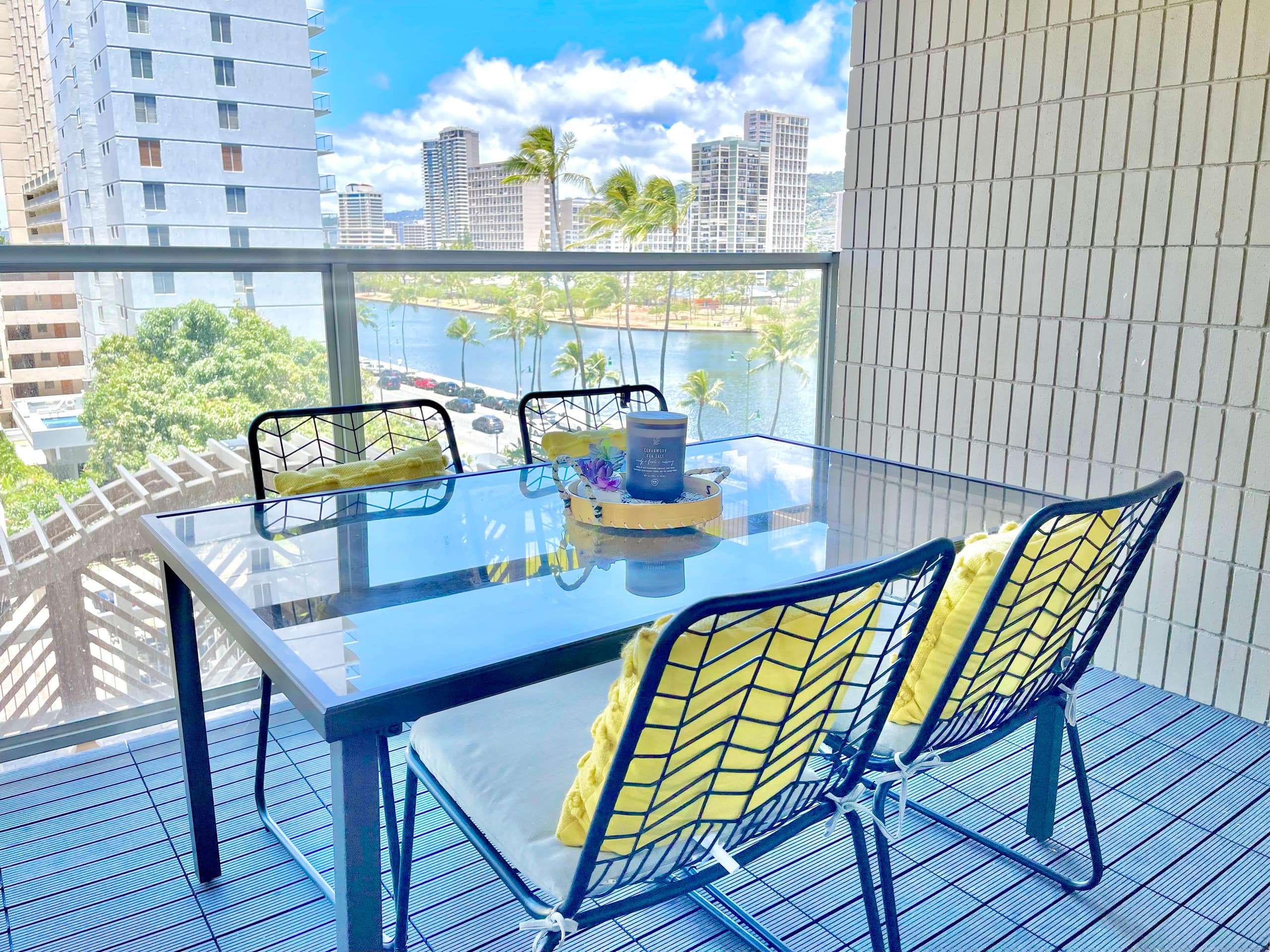 5 min Walk to Waikiki Beach - Stylish Studio! - Image 10