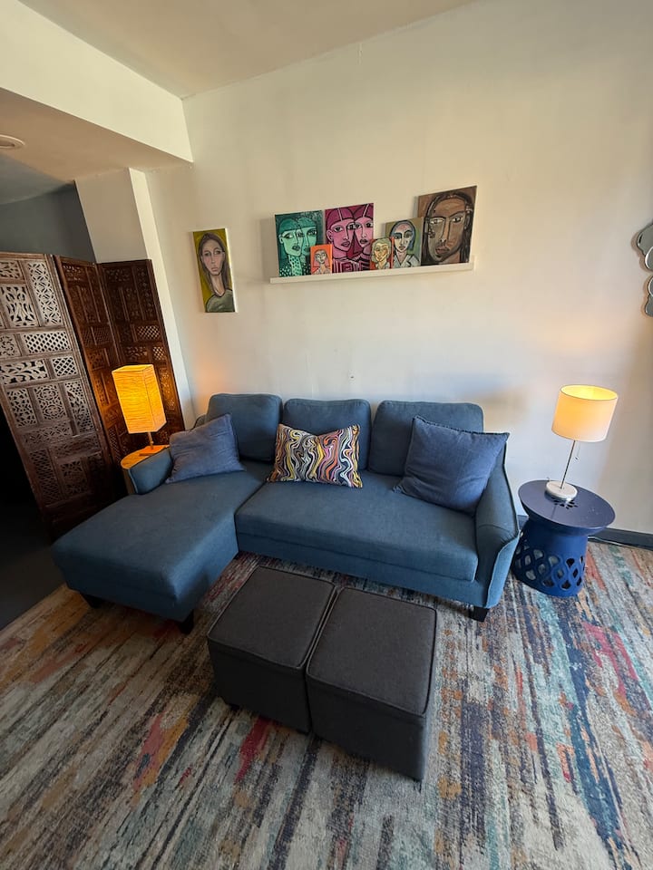 Artful 2br Studio Escape • 13 Min To Downtown Kc - Kansas City, MO