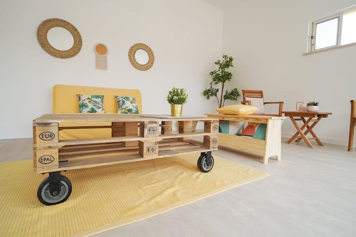 Outdoor living room that serves as a lounge to be comfortable with the whole family at the pool