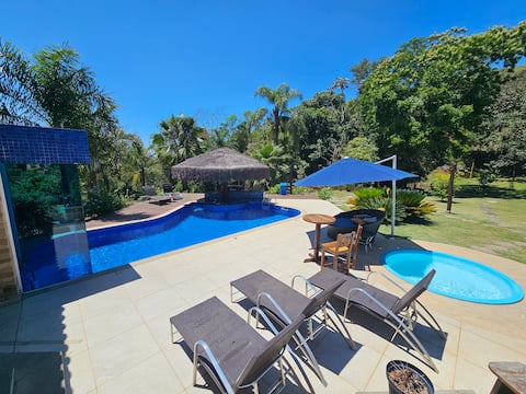 Farmhouse for 25 with heated pool + gourmet area