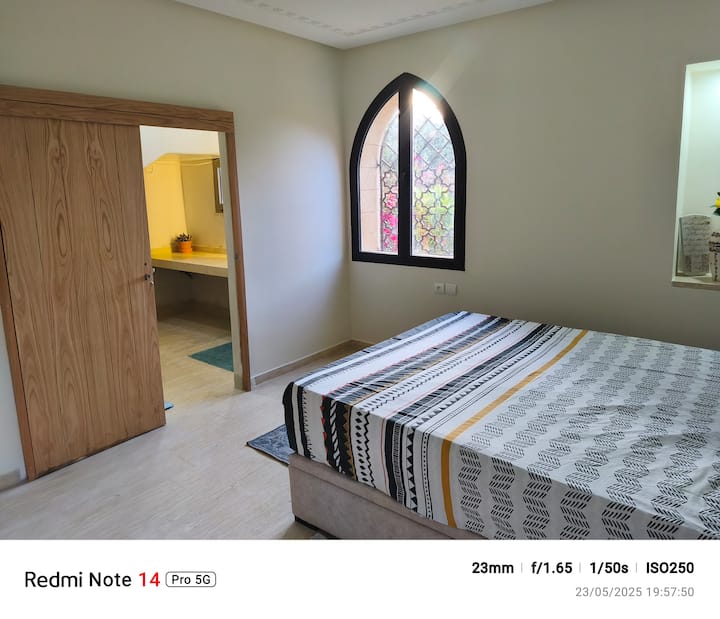 Master suite with garden view. It is equipped with a large bathroom incorporating a magnificent gas-heated Hammam.