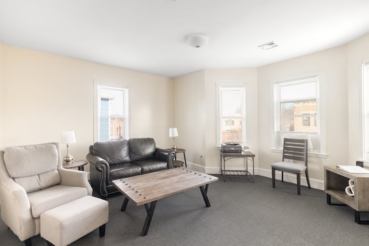 Spacious Condo • Quick Drive To Everything - Bloomfield, CT