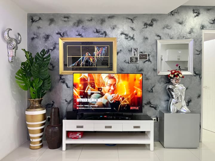 Luxurious 2-br Serviced Apartment In Kandi Palace - Ángeles