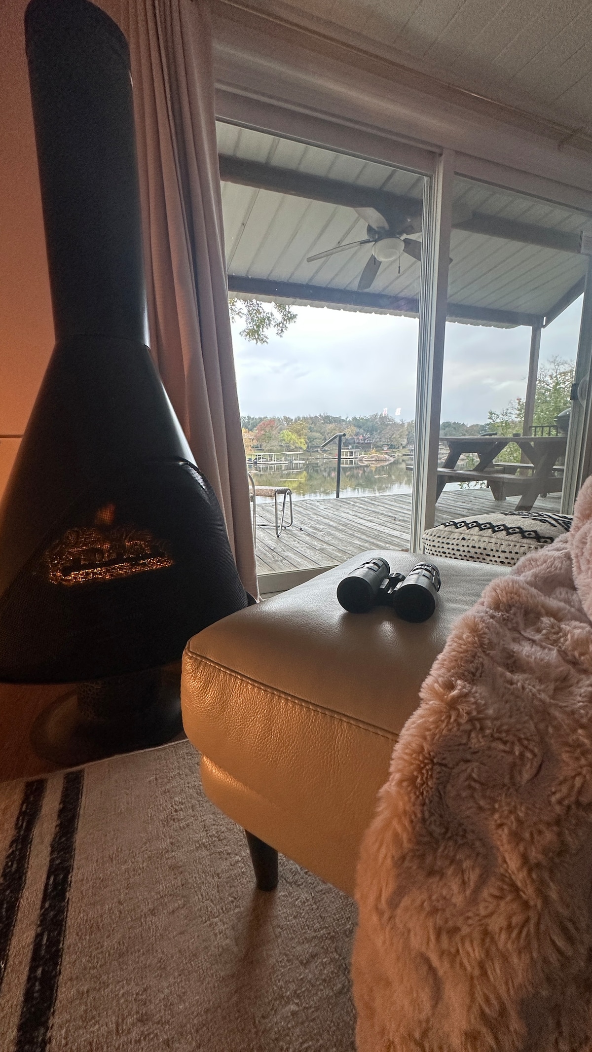 Top Airbnb: LBJ lakefrnt stuns. Natural, peaceful getaway in Buchanan Dam