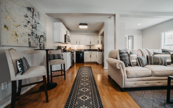 Spacious Garden Guesthouse In The Heights - Bellaire, TX