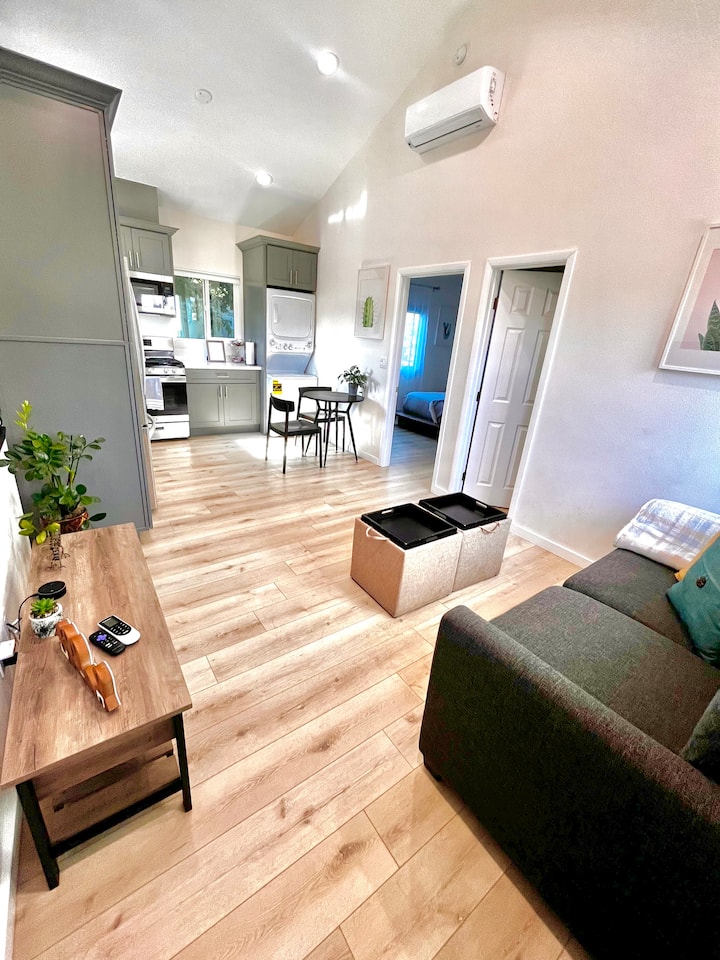 Charming Casita - Spacious Patio - Near Disneyland - Irvine, CA
