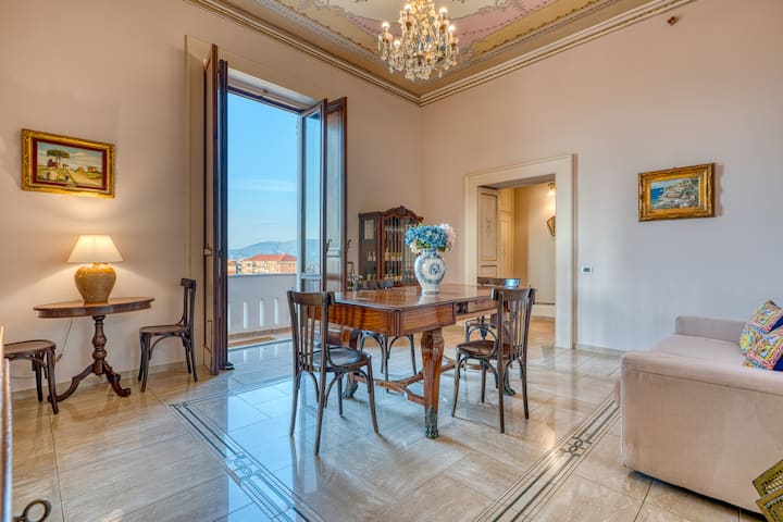 Villa Desiderio Baronessa Apt with Vesuvio View