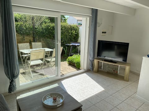 House with outdoor space near La Rochelle.