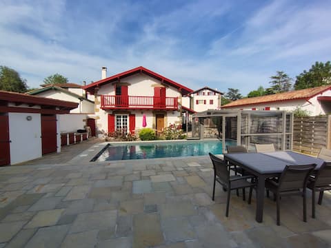 Spacious 1610 Basque farm-all weather heated pool