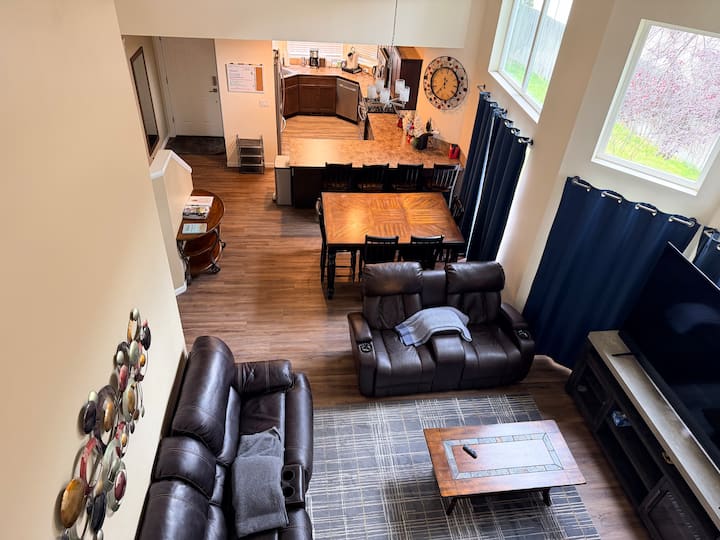 Spacious 3-bedroom 3-bath Townhouse W/small Office - Coeur d'Alene, ID