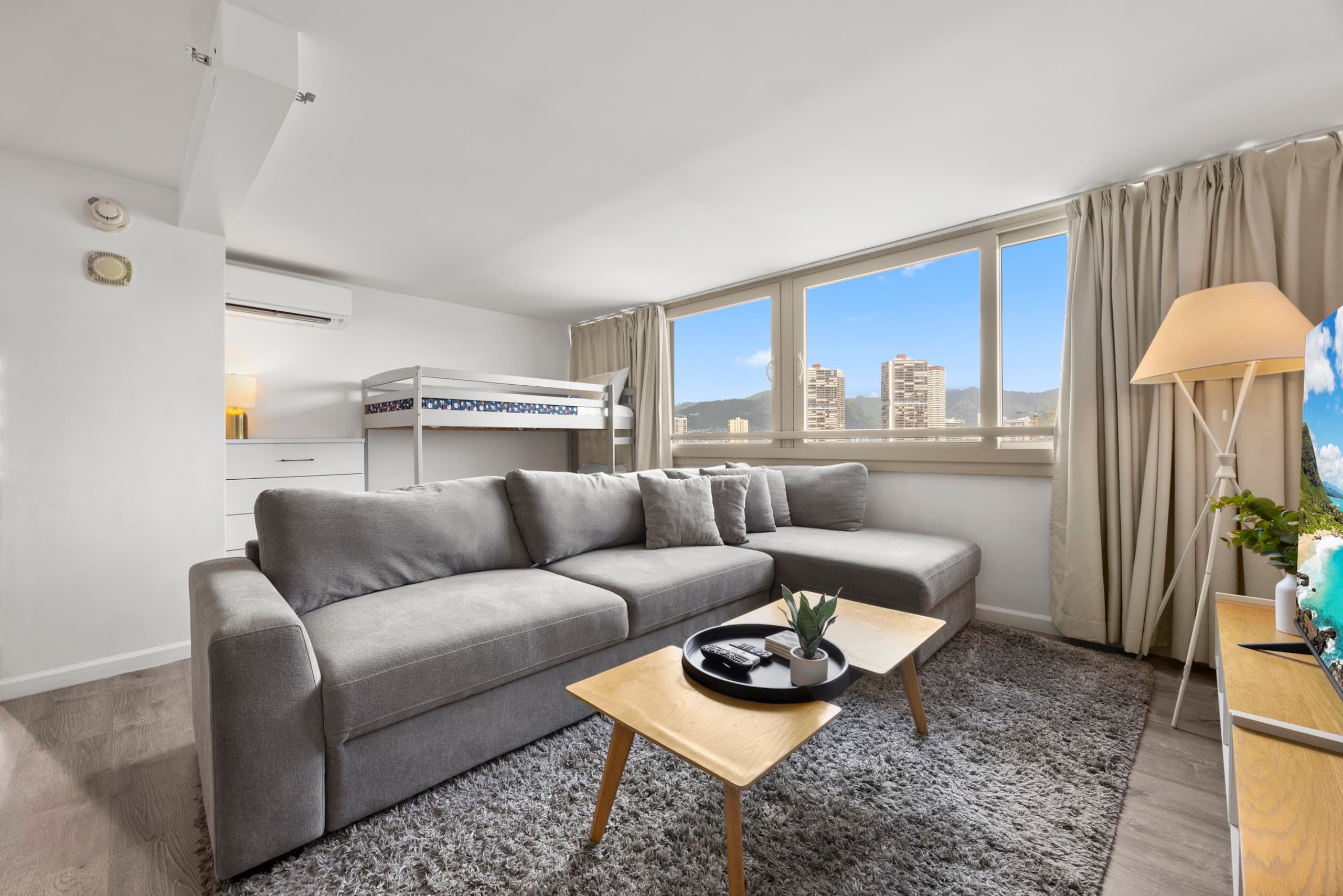 Condo in Honolulu · ★4.87 · 1 bedroom · 4 beds · 1 bath - Image 5