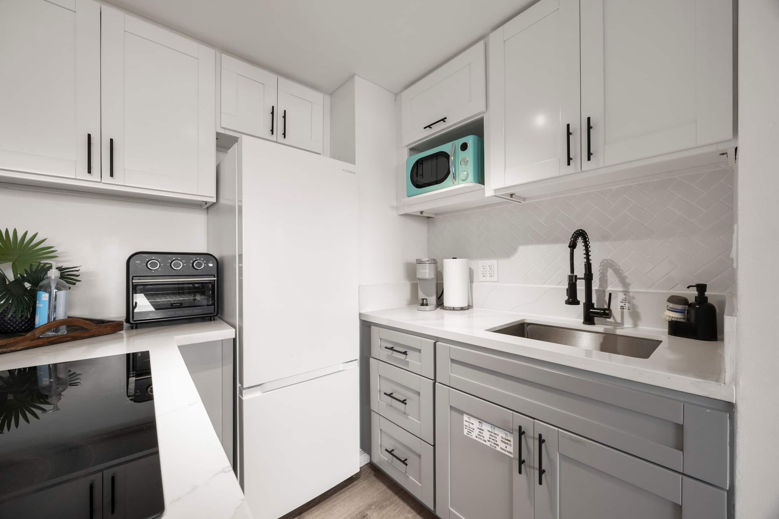 Condo in Honolulu · ★4.87 · 1 bedroom · 4 beds · 1 bath - Image 24