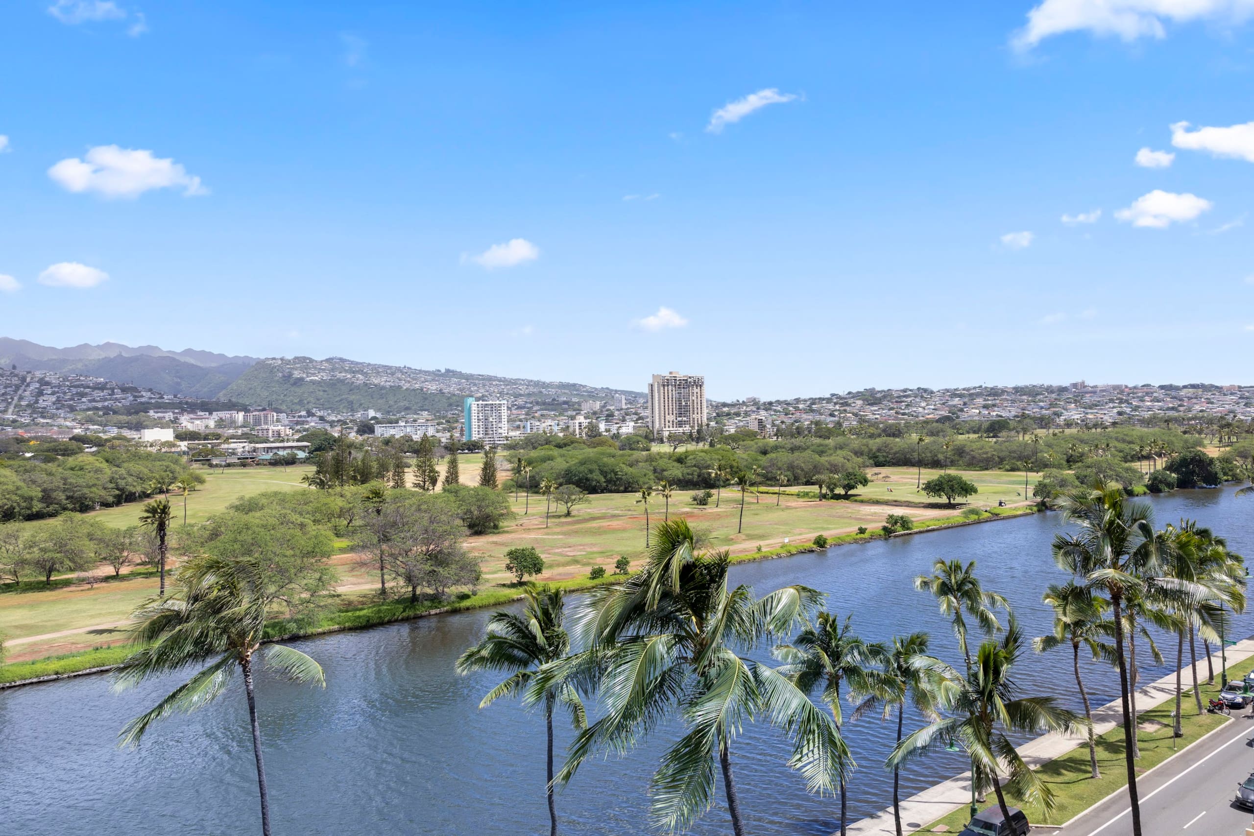 Condo in Honolulu · ★4.87 · 1 bedroom · 4 beds · 1 bath - Image 19