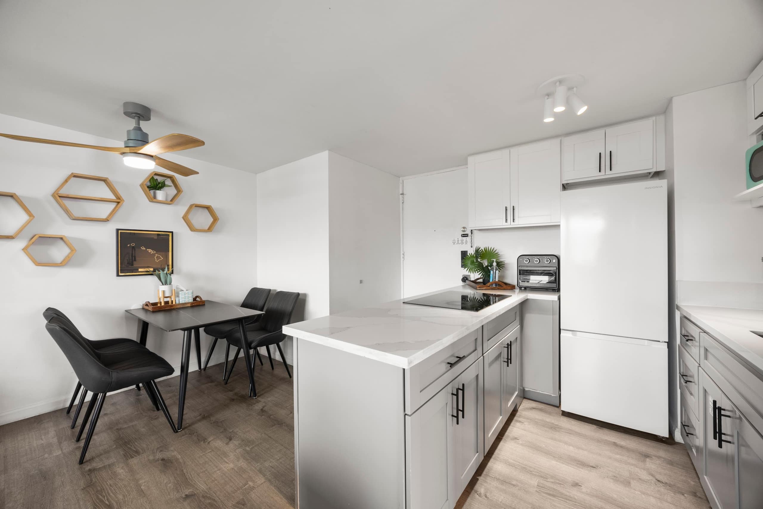 Condo in Honolulu · ★4.87 · 1 bedroom · 4 beds · 1 bath - Image 35