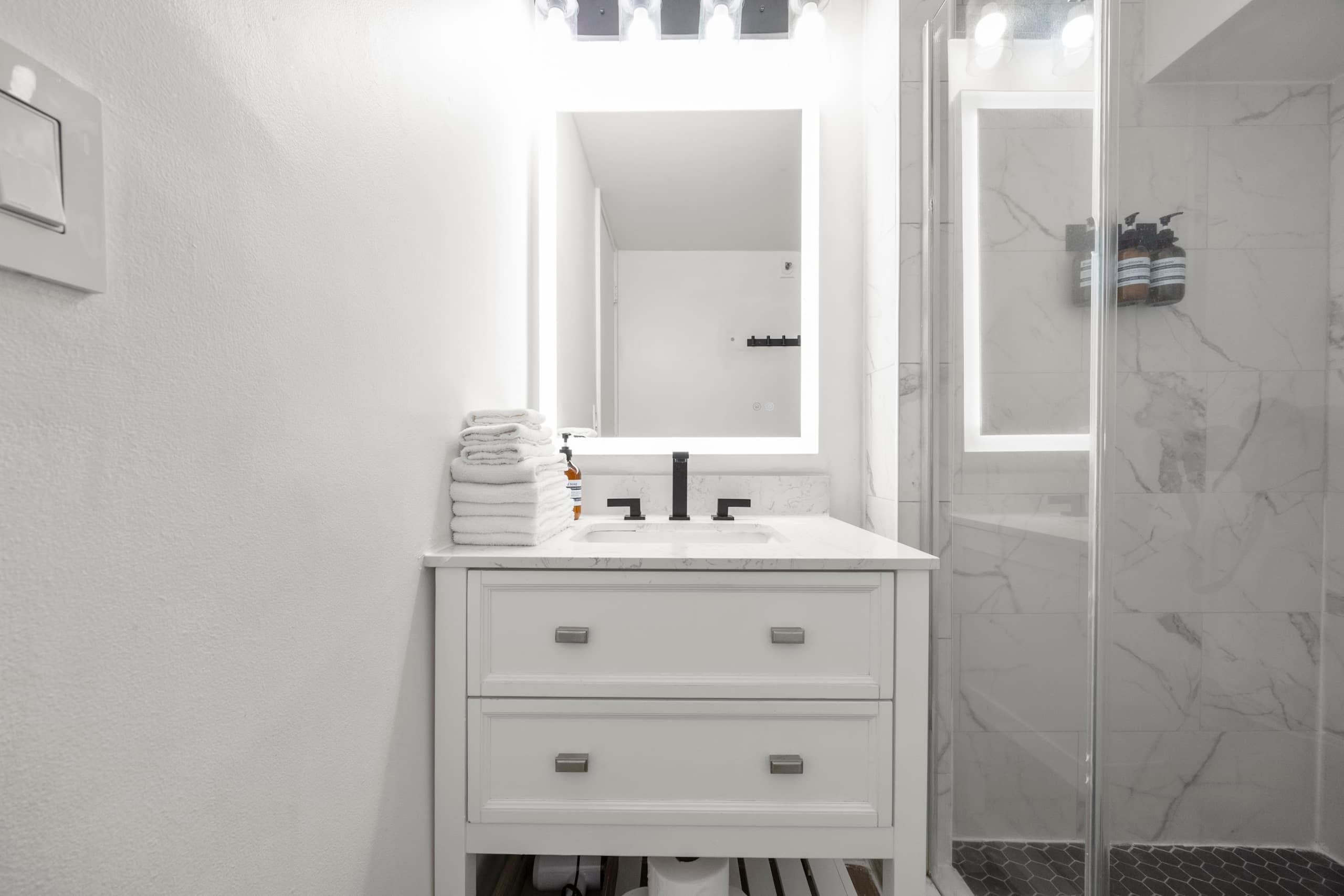 Condo in Honolulu · ★4.87 · 1 bedroom · 4 beds · 1 bath - Image 45