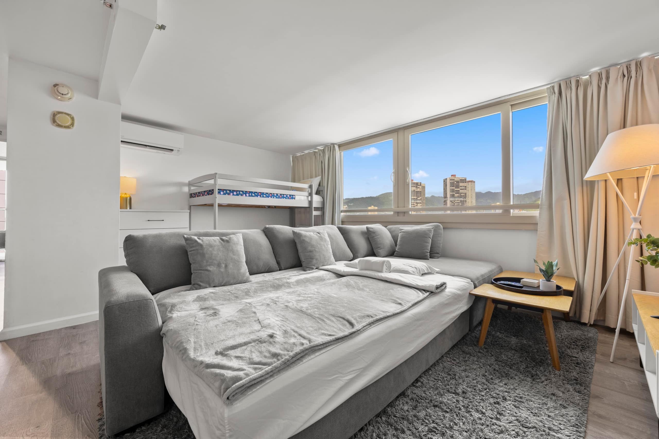 Condo in Honolulu · ★4.87 · 1 bedroom · 4 beds · 1 bath - Image 15