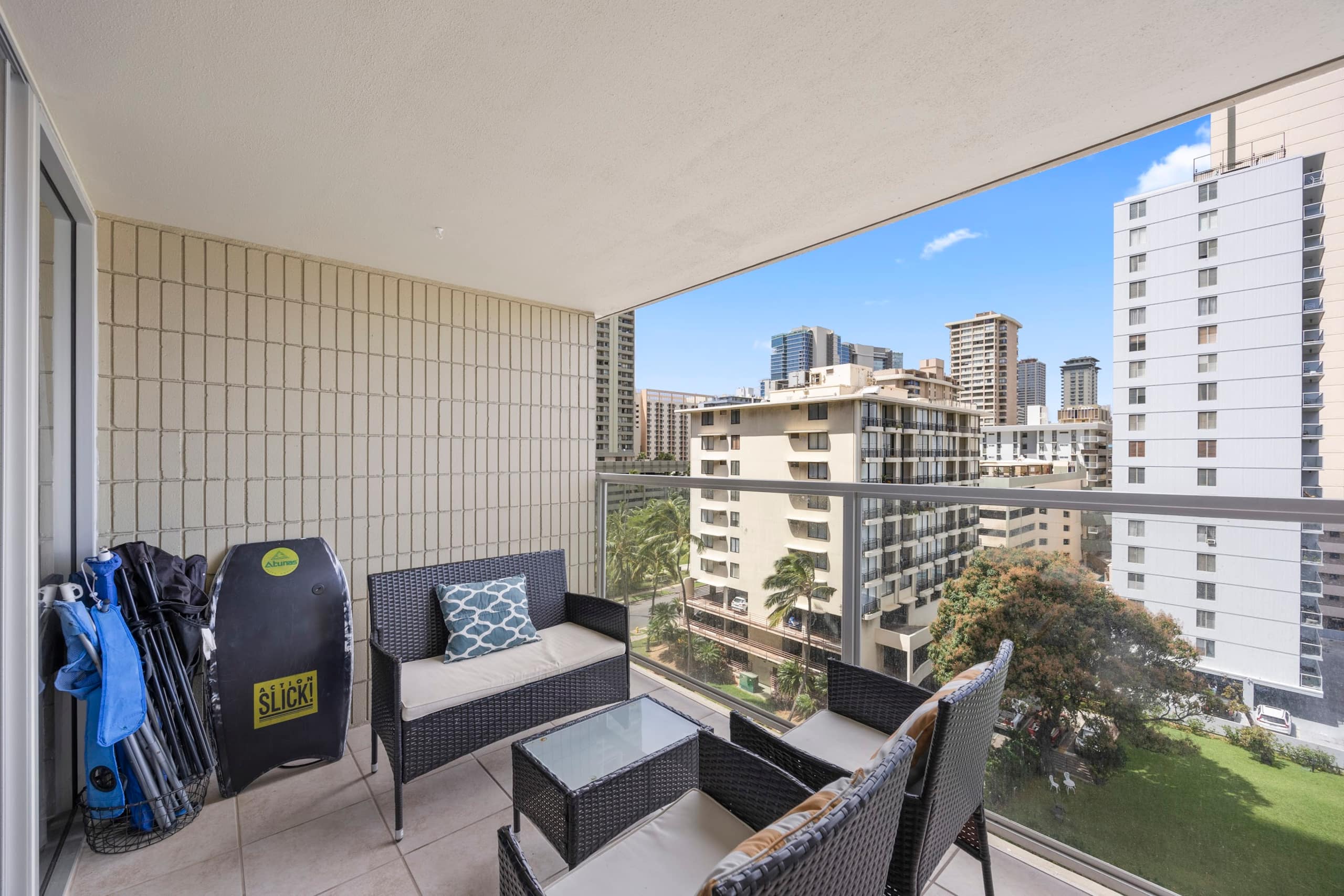 Condo in Honolulu · ★4.87 · 1 bedroom · 4 beds · 1 bath - Image 52