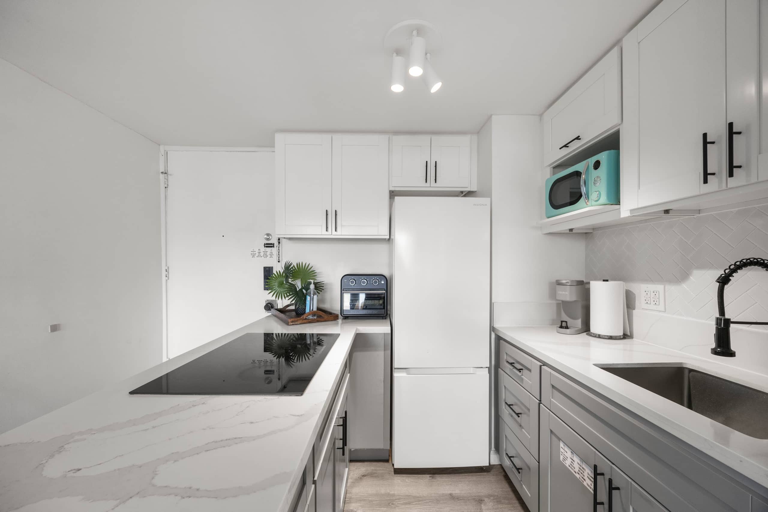 Condo in Honolulu · ★4.87 · 1 bedroom · 4 beds · 1 bath - Image 22