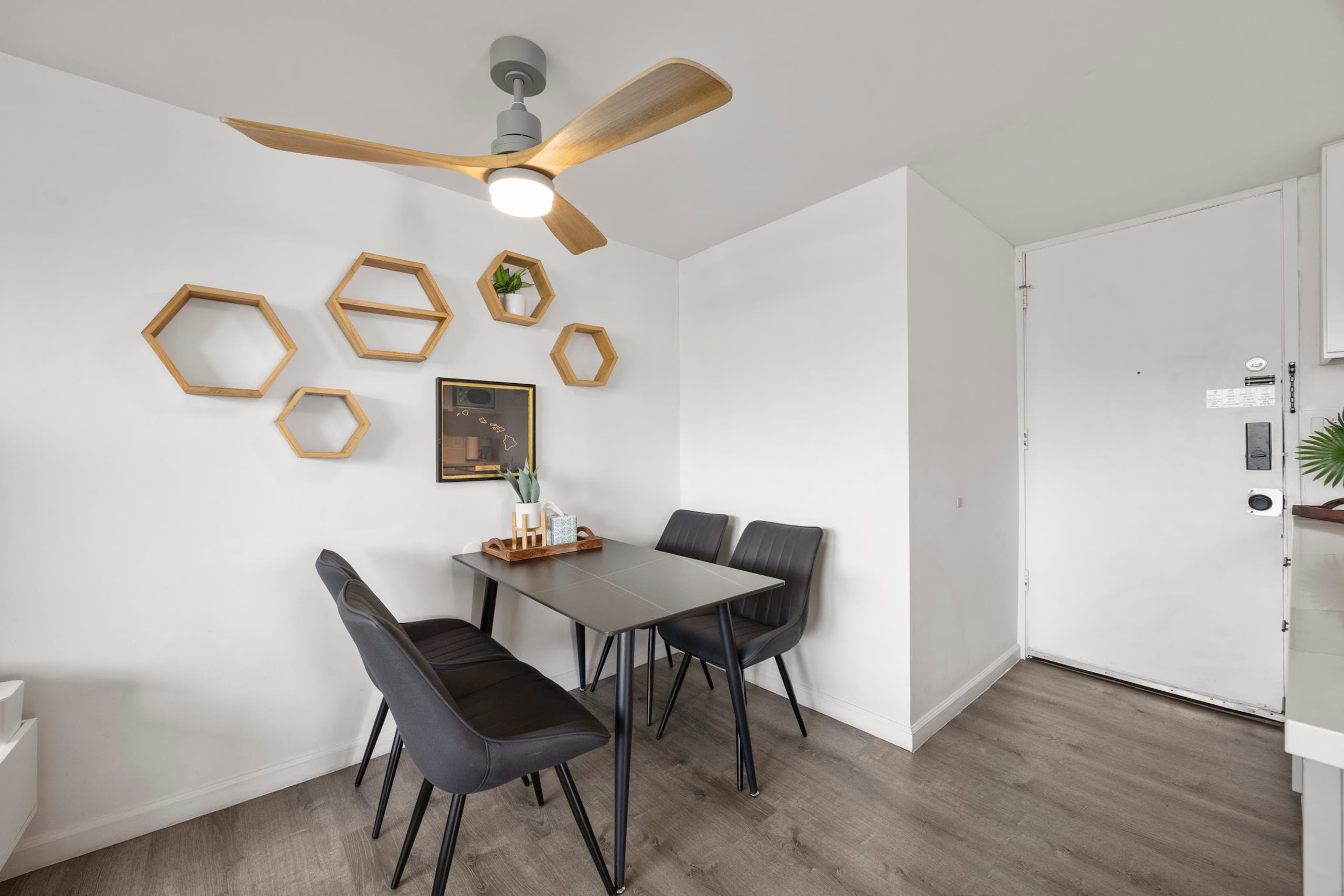 Condo in Honolulu · ★4.87 · 1 bedroom · 4 beds · 1 bath - Image 33