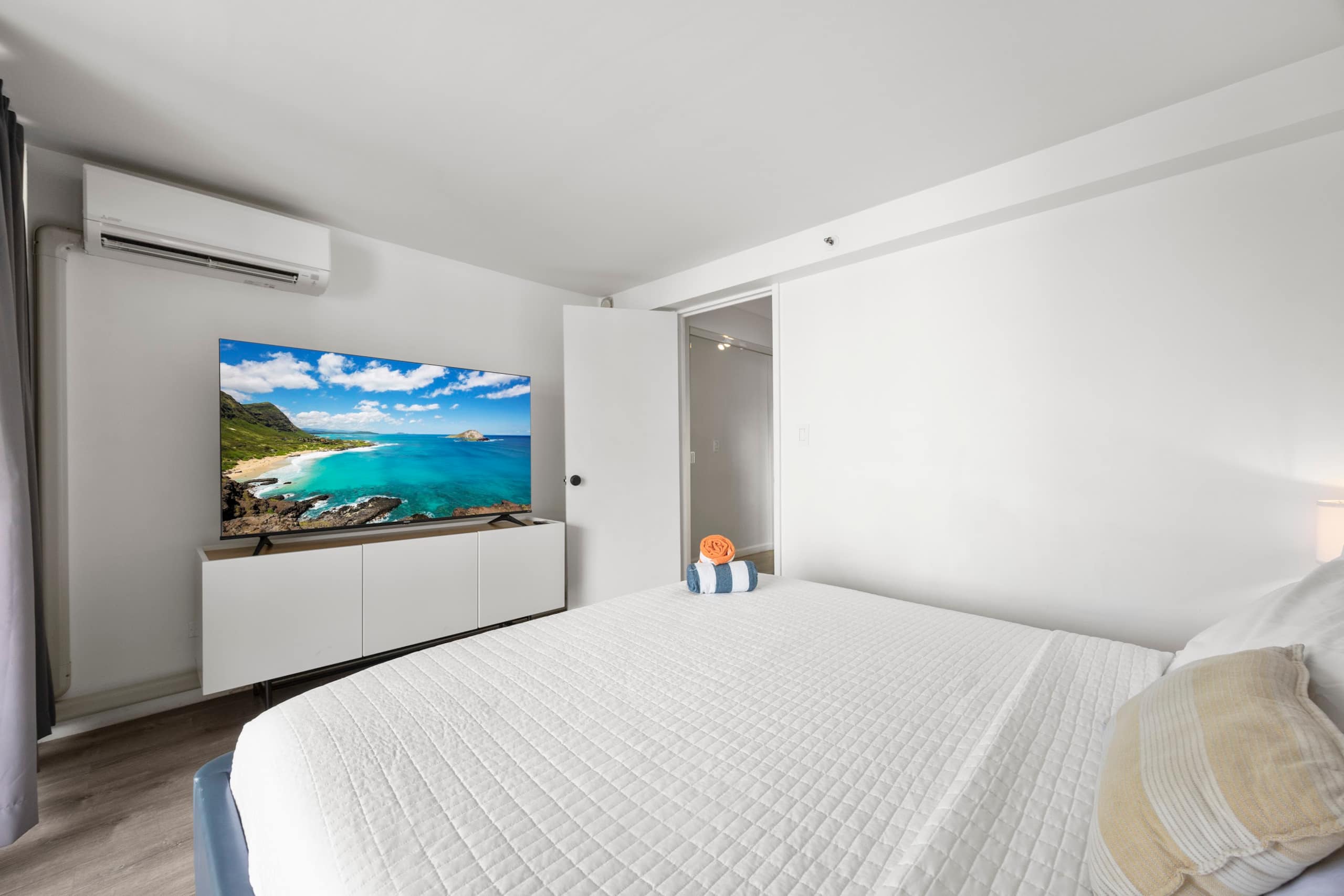 Condo in Honolulu · ★4.87 · 1 bedroom · 4 beds · 1 bath - Image 37