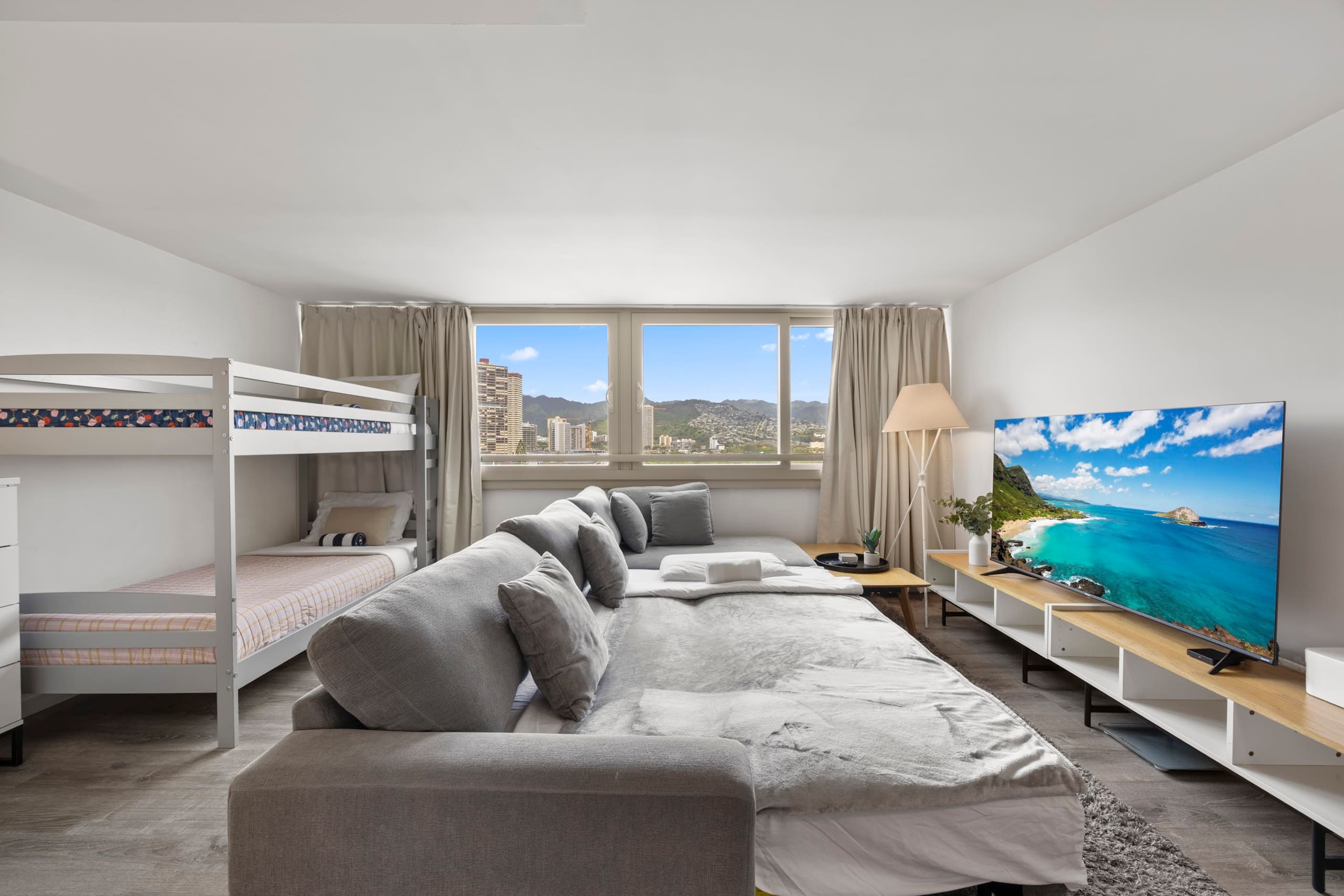 Condo in Honolulu · ★4.87 · 1 bedroom · 4 beds · 1 bath - Image 14