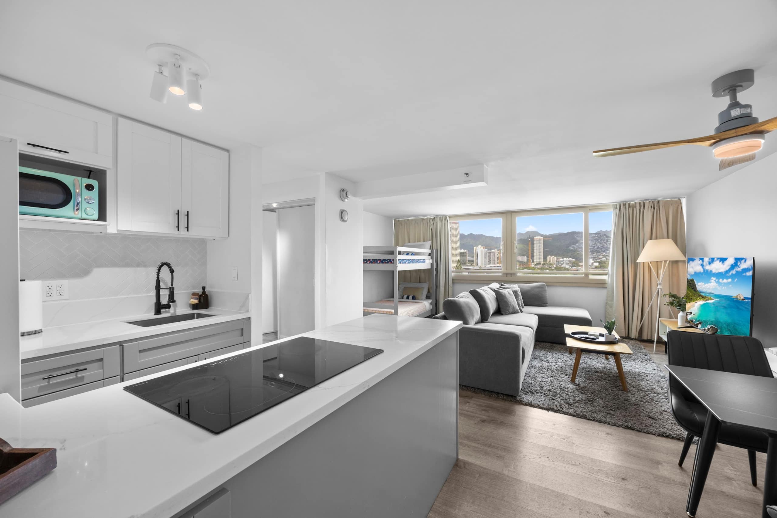 Condo in Honolulu · ★4.87 · 1 bedroom · 4 beds · 1 bath - Image 3