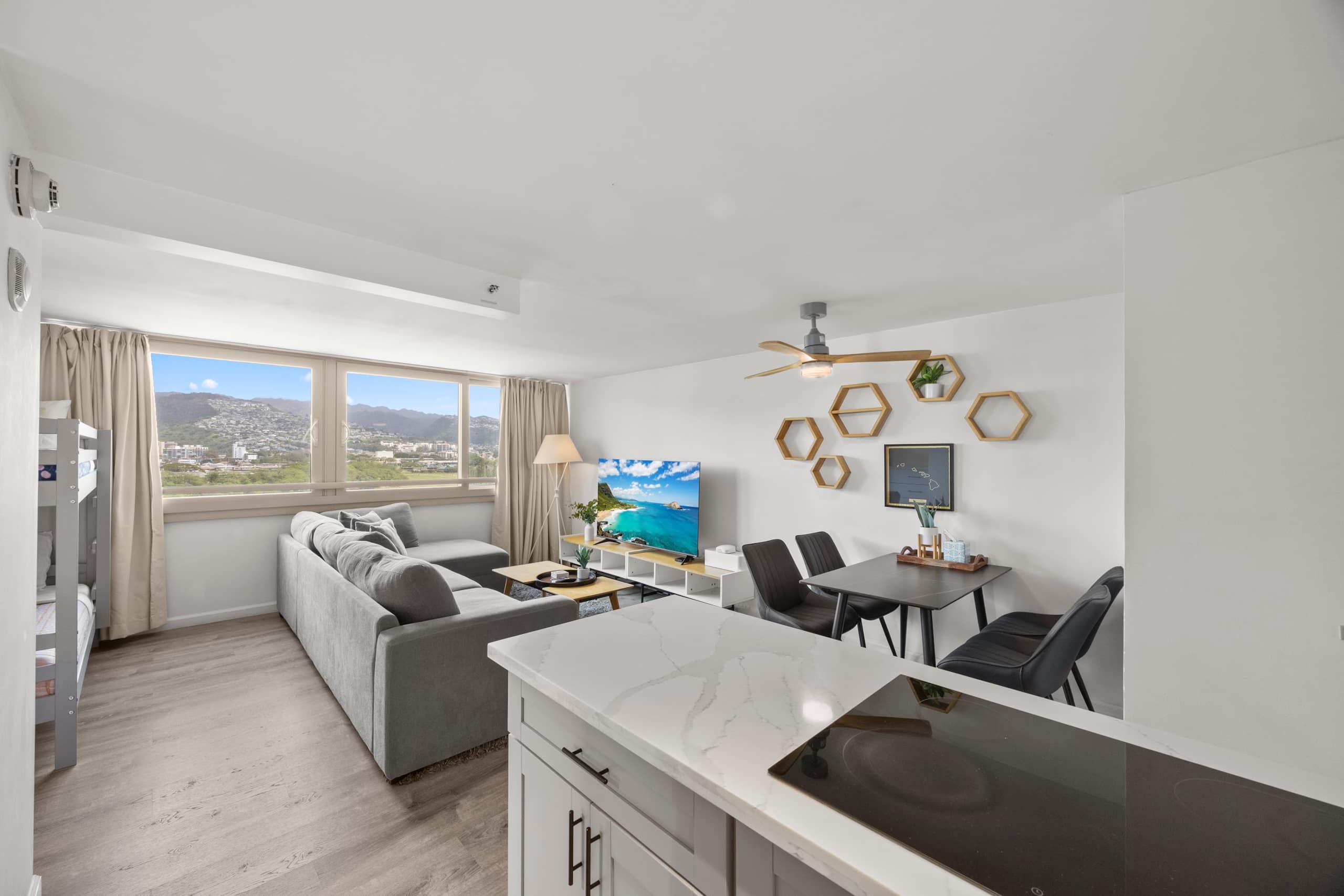 Condo in Honolulu · ★4.87 · 1 bedroom · 4 beds · 1 bath - Image 13