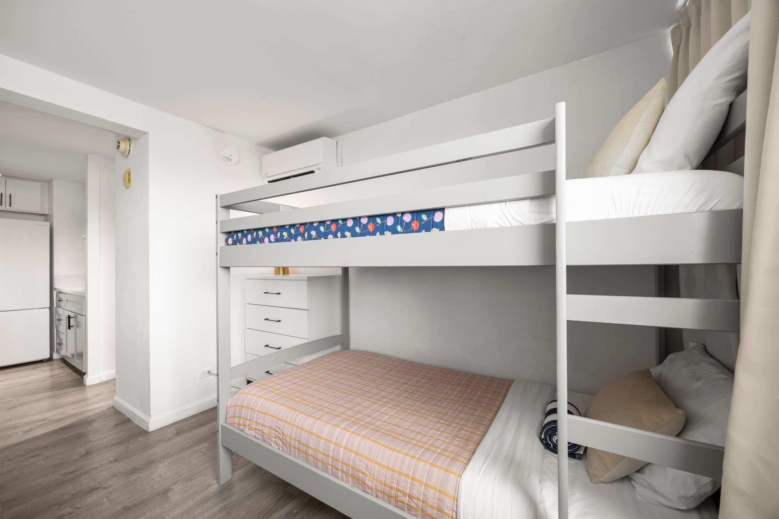 Condo in Honolulu · ★4.87 · 1 bedroom · 4 beds · 1 bath - Image 4