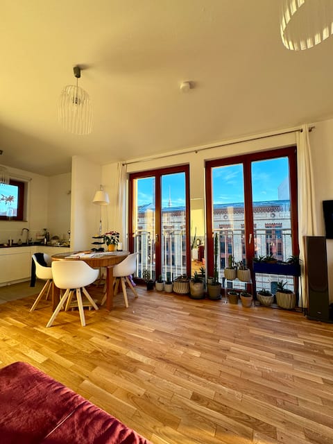 Top performing Airbnb: Sexy Central Flat with View, Home Working Perfect! in Berlin