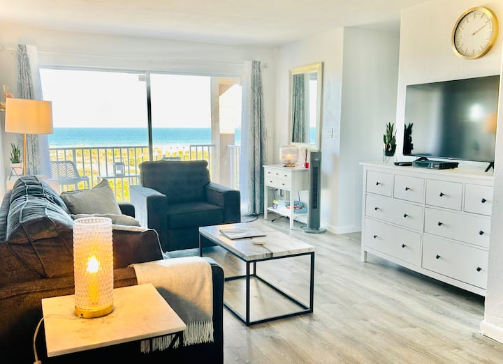 Oceanfront Apartment - Beach View, Private Balcony - ココアビーチ, FL