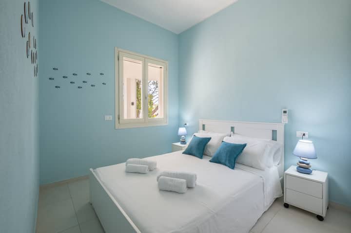 Segunda suite con dormitorio, cama tamaño king y armario
