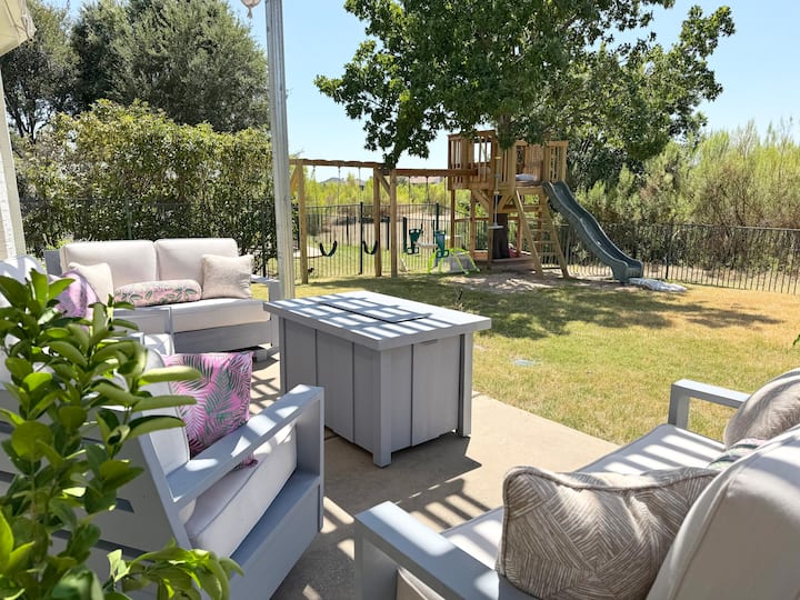 New Family Friendly Golf Course Home Pool Access - Frisco, TX