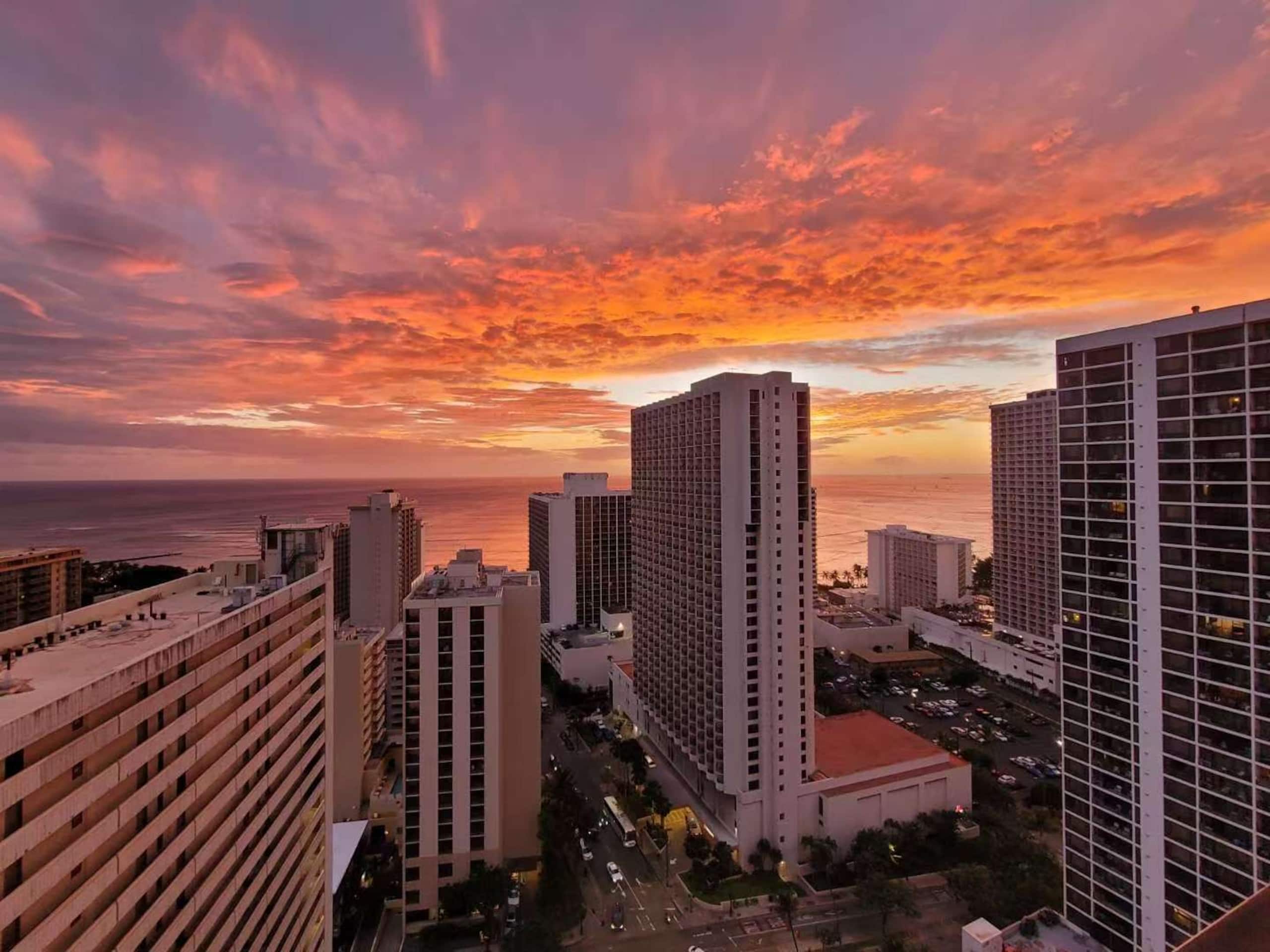 Waikiki sunset hotel 31FL Ocean View free Parking - Image 59