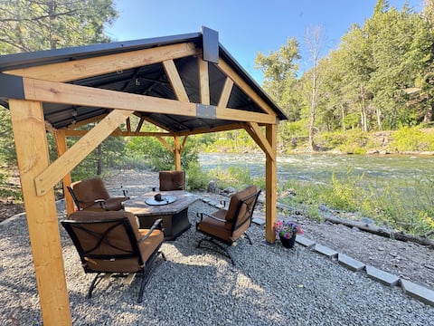 Private River Front Oasis, HotTub, Firepits + More