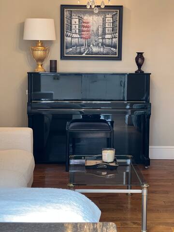 Family 4bd home in London with garden and parking gallery image 3