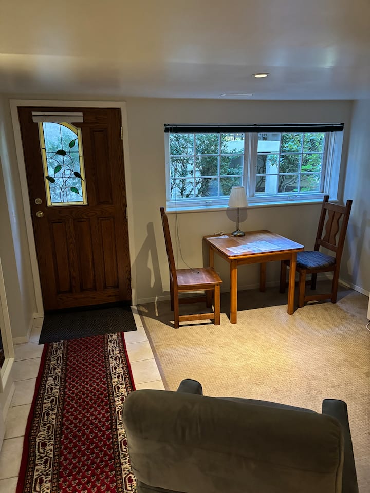 Quiet Kerrisdale Location - Vancouver